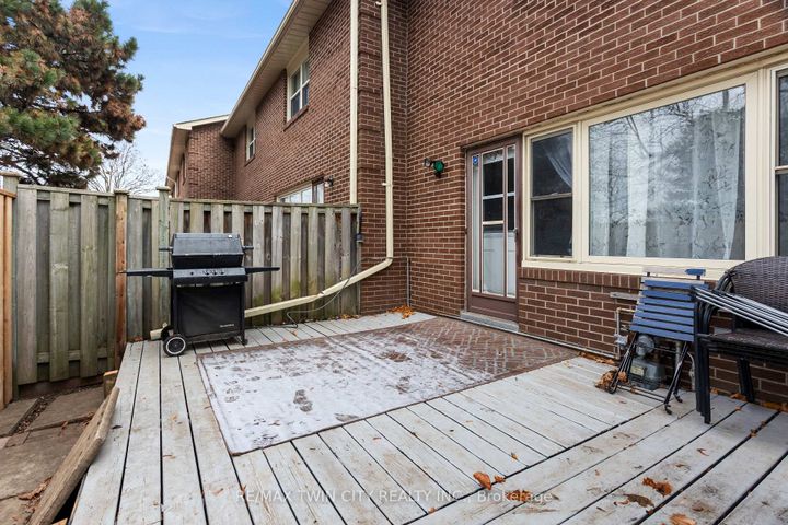 Photo 25 at 7 Eden Park Drive, Southgate, Brampton