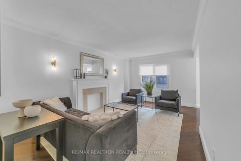 Photo 2 at 61 - 24 Beaumont Place, Uplands, Vaughan
