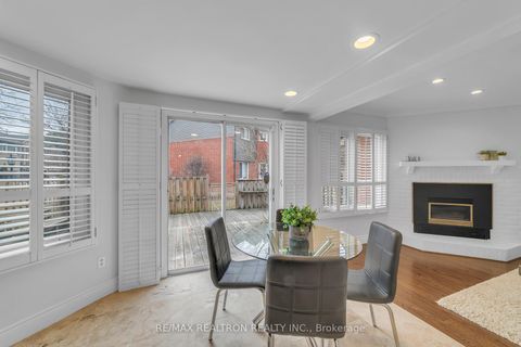 Photo 7 at 61 - 24 Beaumont Place, Uplands, Vaughan