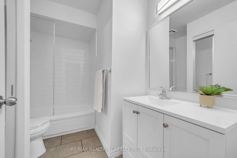 Photo 17 at 61 - 24 Beaumont Place, Uplands, Vaughan