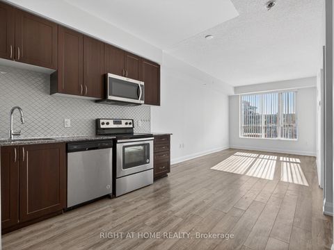 Photo 7 at 518 - 2800 Keele Street, CFB, Toronto