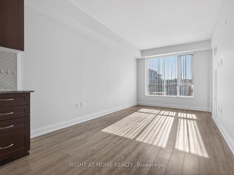 Photo 8 at 518 - 2800 Keele Street, CFB, Toronto