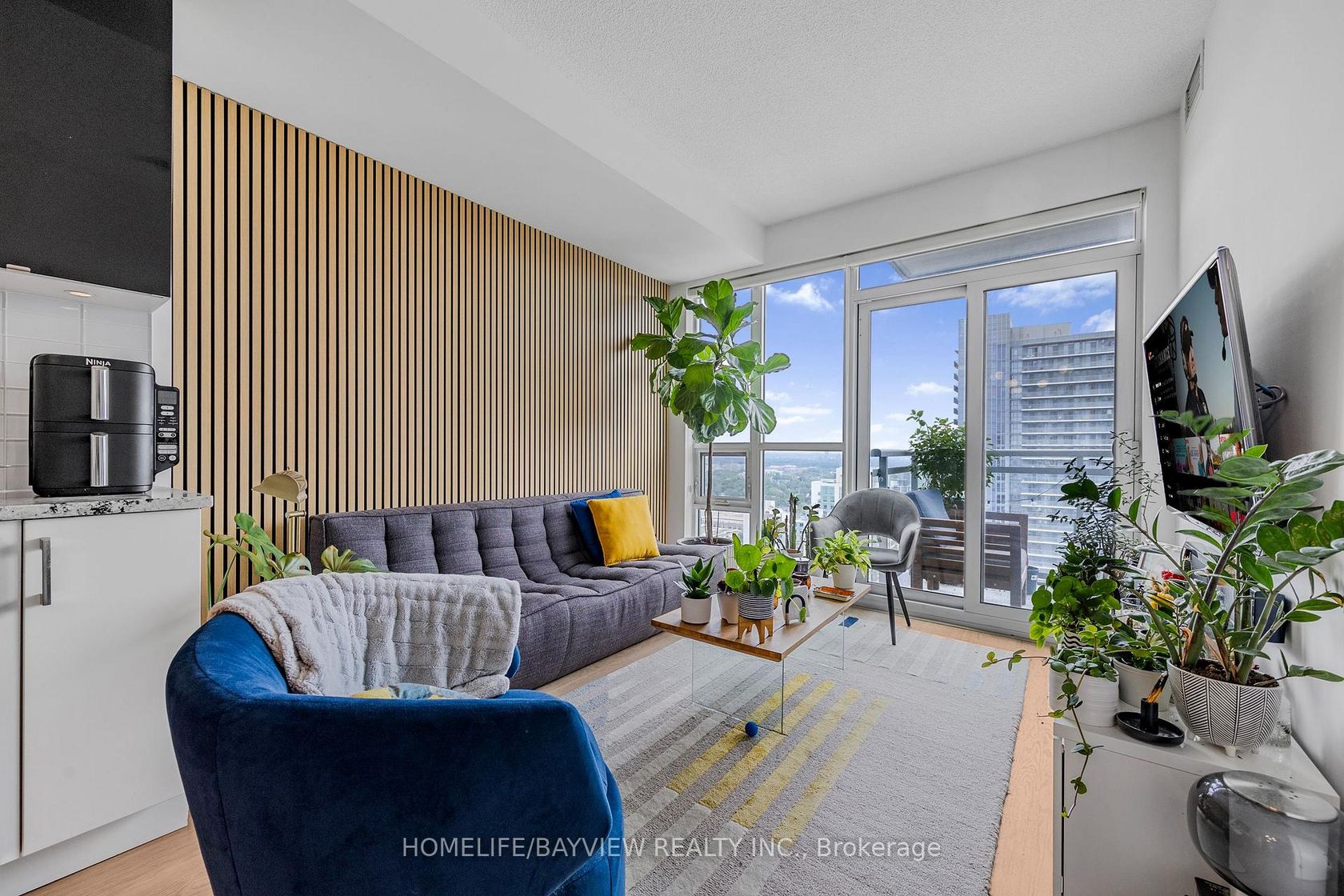 2316 - 98 Lillian Street, Mount Pleasant West, Toronto by Loree Meneguzzi Real Estate 2316 - 98 Lillian Street, Mount Pleasant West, Toronto