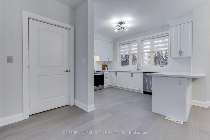 Photo 13 at 23 - 260 Eagle Street, Central Newmarket, Newmarket