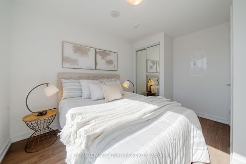 Photo 13 at 1701 - 203 College Street, Chinatown, Toronto