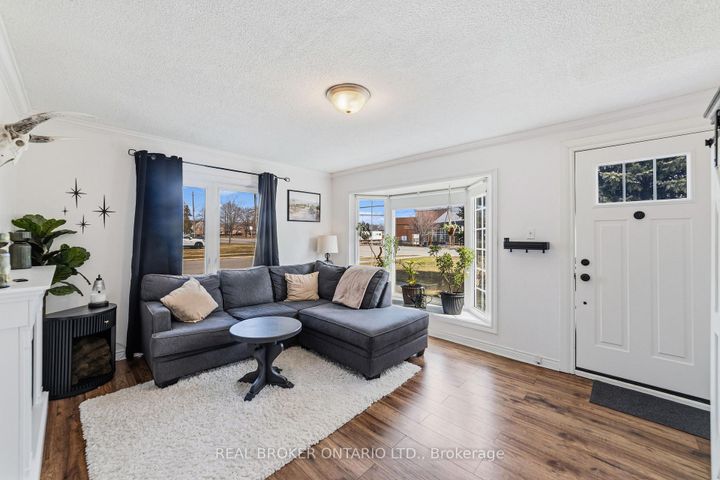 Photo 3 at 1378 Upper Wellington Street, Jerome, Hamilton