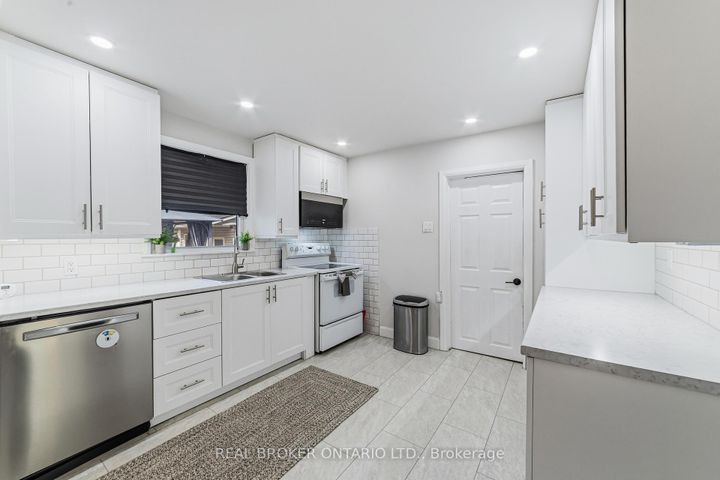 Photo 7 at 1378 Upper Wellington Street, Jerome, Hamilton