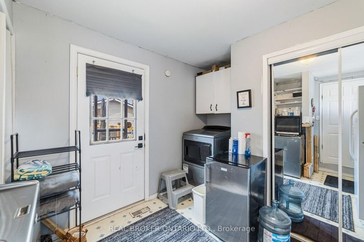 Photo 10 at 1378 Upper Wellington Street, Jerome, Hamilton