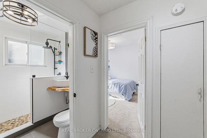 Photo 13 at 1378 Upper Wellington Street, Jerome, Hamilton