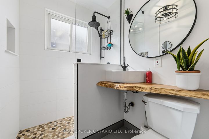 Photo 14 at 1378 Upper Wellington Street, Jerome, Hamilton