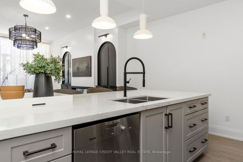 Photo 19 at 60 A Tecumseth Street, Niagara, Toronto