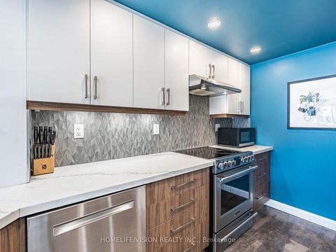 Photo 11 at 301 - 456 College Street, Little Italy, Toronto