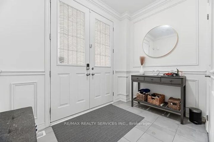 Photo 6 at 24 Benhurst Crescent, Northwest Brampton, Brampton