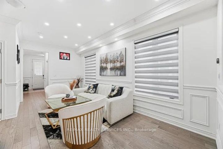 Photo 8 at 24 Benhurst Crescent, Northwest Brampton, Brampton