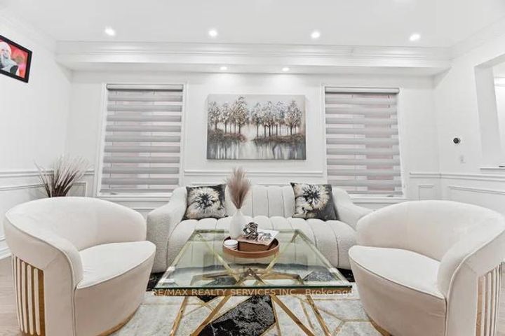 Photo 9 at 24 Benhurst Crescent, Northwest Brampton, Brampton