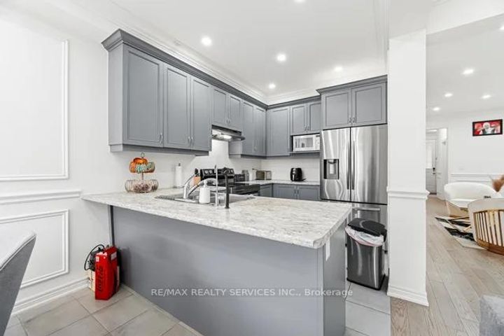 Photo 12 at 24 Benhurst Crescent, Northwest Brampton, Brampton