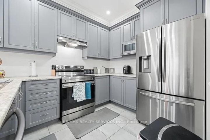 Photo 13 at 24 Benhurst Crescent, Northwest Brampton, Brampton