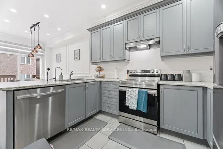 Photo 14 at 24 Benhurst Crescent, Northwest Brampton, Brampton