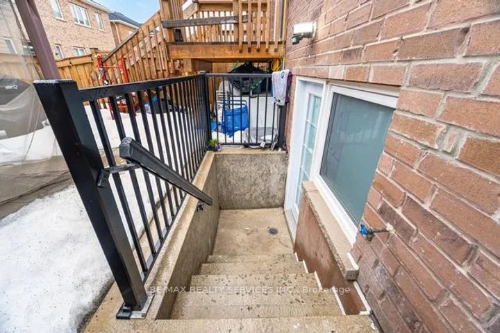 Photo 33 at 24 Benhurst Crescent, Northwest Brampton, Brampton