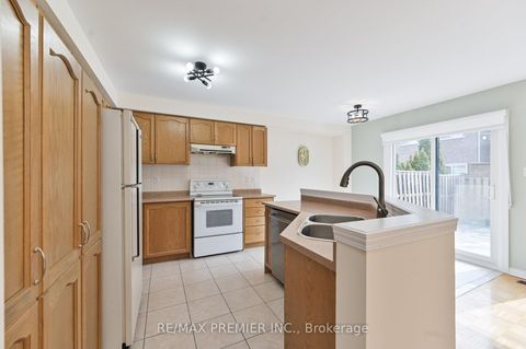 Photo 8 at 152 Laurelhurst Crescent, Vellore Village, Vaughan