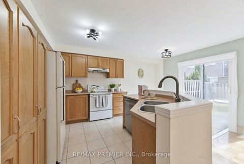 Photo 9 at 152 Laurelhurst Crescent, Vellore Village, Vaughan