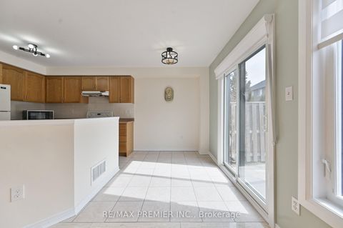 Photo 14 at 152 Laurelhurst Crescent, Vellore Village, Vaughan