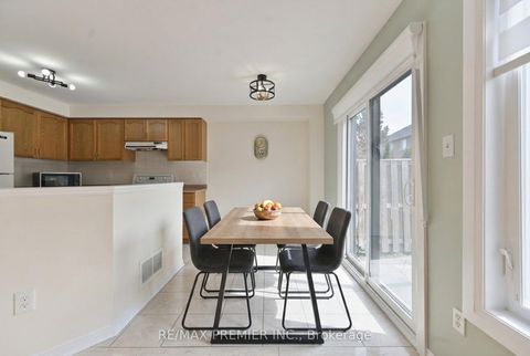 Photo 15 at 152 Laurelhurst Crescent, Vellore Village, Vaughan