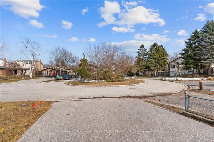 Photo 2 at 1094 St Andrews Court, Donevan, Oshawa