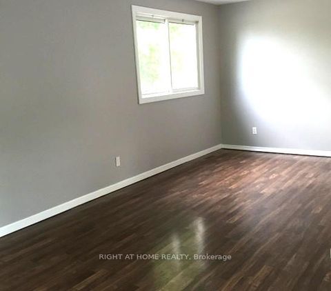 Photo 7 at 23 Carlton Road, Cundles East, Barrie