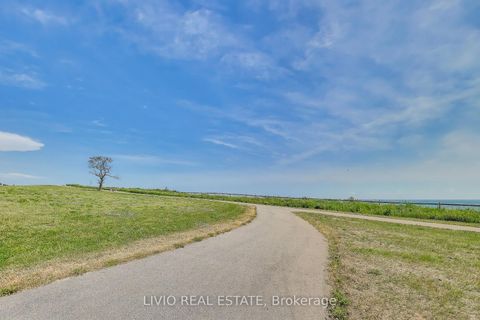 Photo 19 at A - 14 Lookout Drive, Bowmanville, Clarington