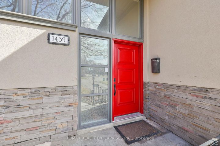 Photo 3 at 1439 Larchview Trail, Lakeview, Mississauga