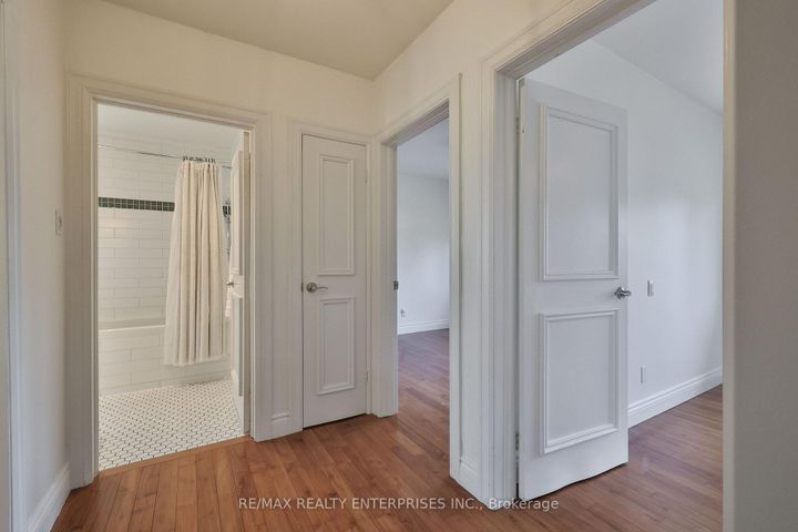 Photo 17 at 1439 Larchview Trail, Lakeview, Mississauga