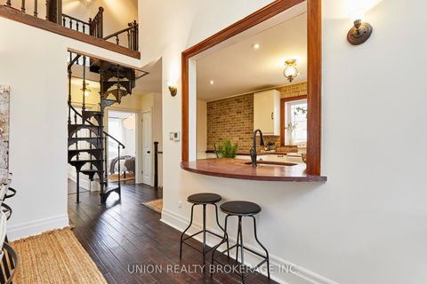 Photo 6 at 21 Southwood Drive, The Beaches, Toronto