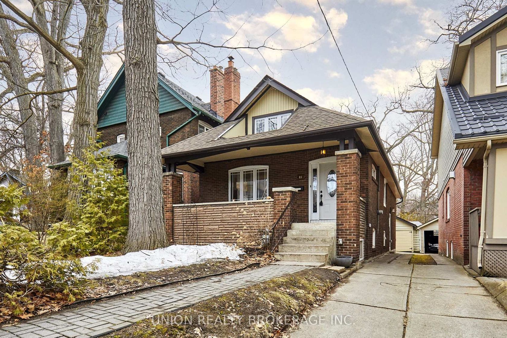21 Southwood Drive, The Beaches, Toronto by Loree Meneguzzi Real Estate 21 Southwood Drive, The Beaches, Toronto