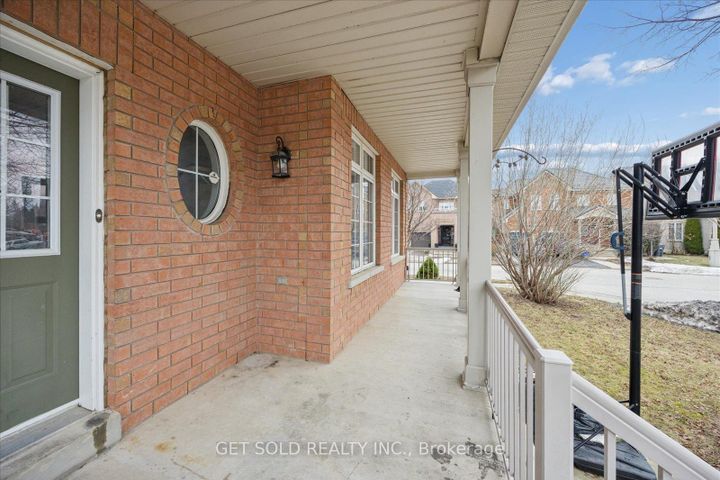 Photo 4 at 16 Deerchase Road, Bram East, Brampton