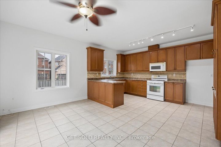 Photo 15 at 16 Deerchase Road, Bram East, Brampton