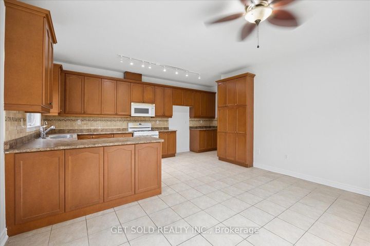 Photo 16 at 16 Deerchase Road, Bram East, Brampton