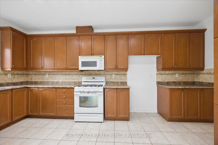 Photo 18 at 16 Deerchase Road, Bram East, Brampton