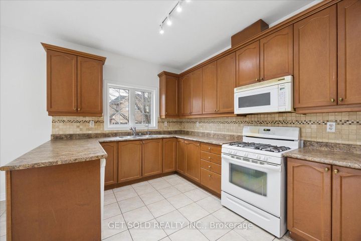 Photo 19 at 16 Deerchase Road, Bram East, Brampton