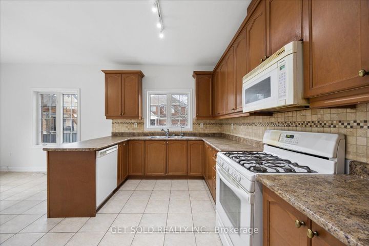 Photo 20 at 16 Deerchase Road, Bram East, Brampton