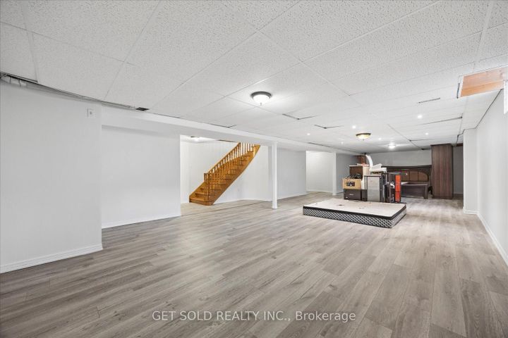 Photo 33 at 16 Deerchase Road, Bram East, Brampton