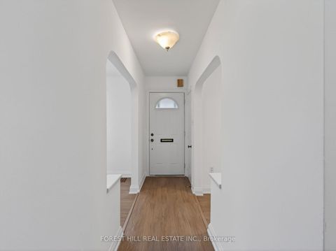 Photo 3 at 160 Pleasant Avenue, Newtonbrook West, Toronto