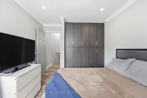 Photo 11 at 28 - 155 Milestone Crescent, Aurora Village, Aurora