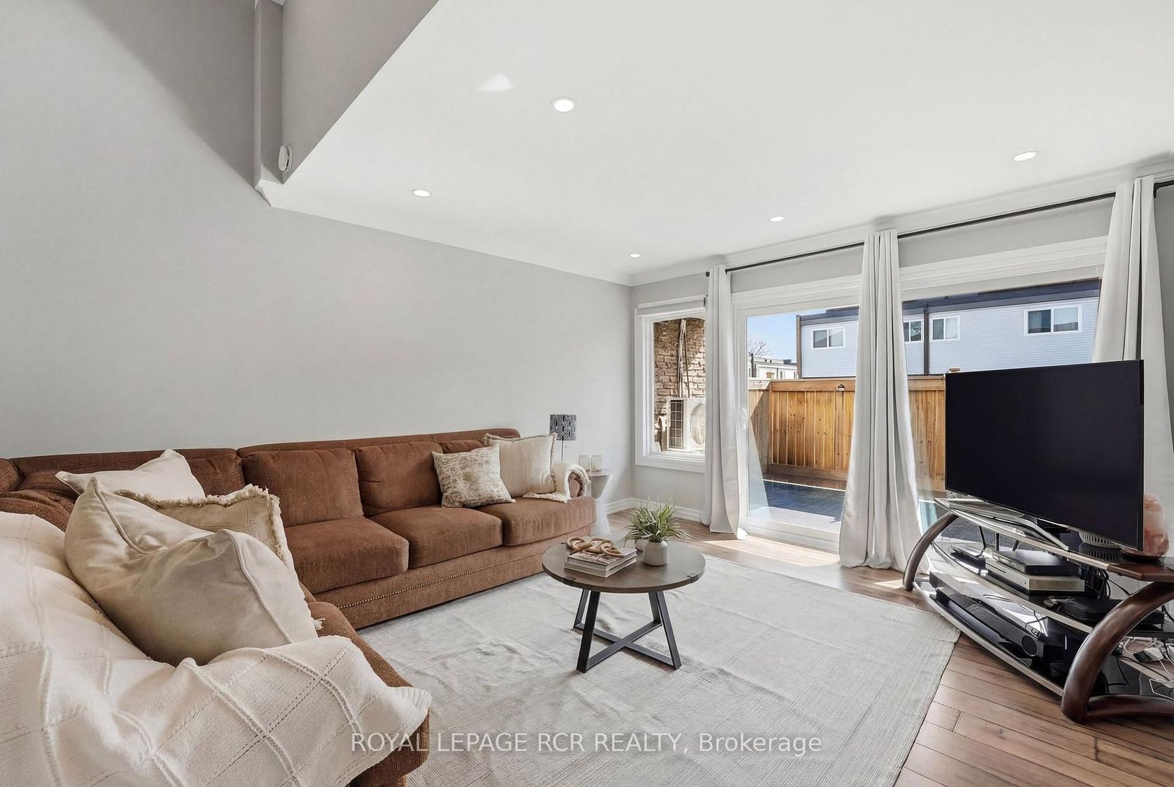 28 - 155 Milestone Crescent, Aurora Village, Aurora photo 1