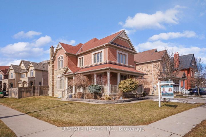 Photo 2 at 2 Beachville Circle, Credit Valley, Brampton