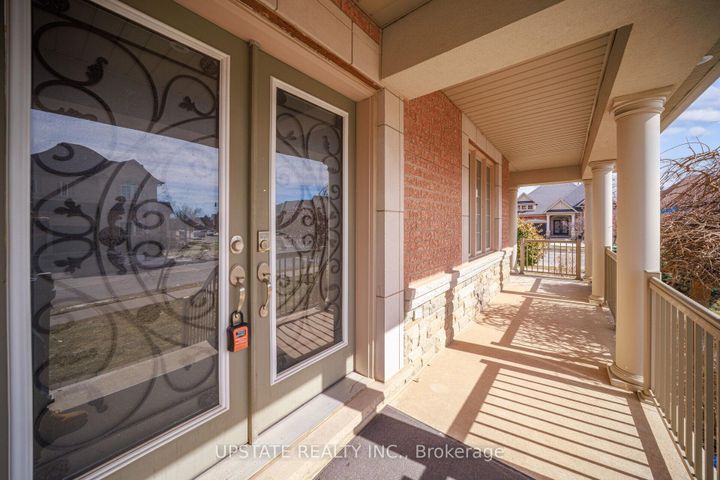 Photo 3 at 2 Beachville Circle, Credit Valley, Brampton