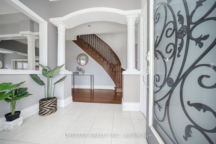 Photo 4 at 2 Beachville Circle, Credit Valley, Brampton