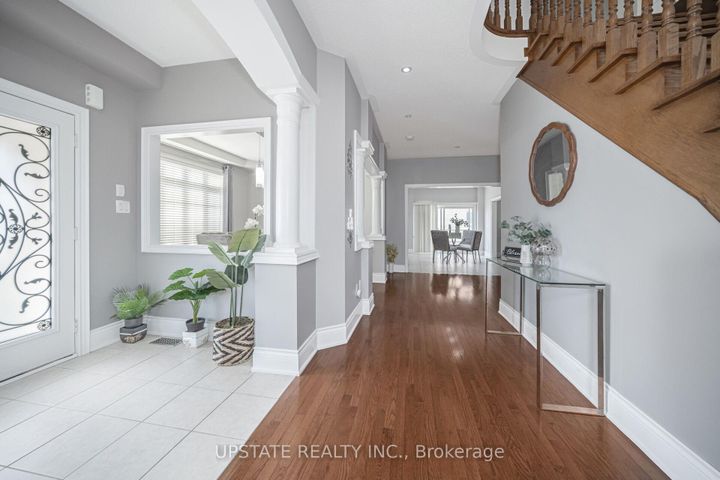 Photo 6 at 2 Beachville Circle, Credit Valley, Brampton