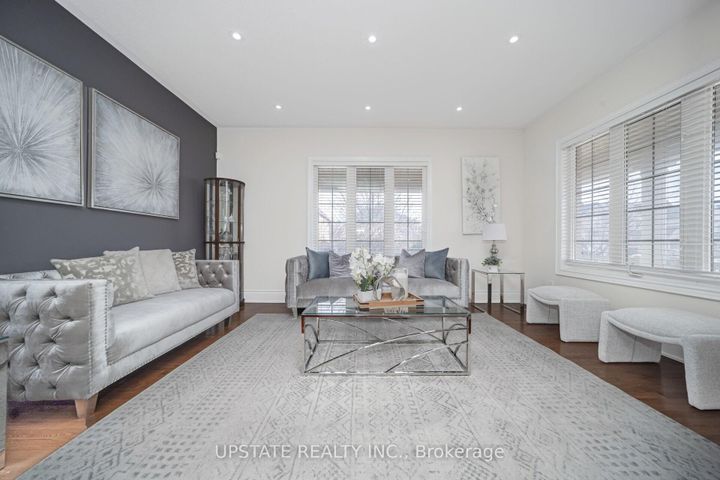 Photo 7 at 2 Beachville Circle, Credit Valley, Brampton