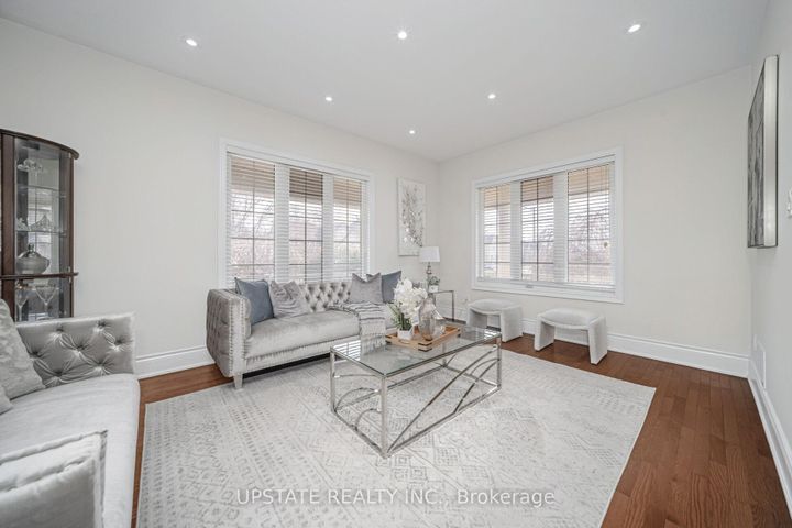 Photo 8 at 2 Beachville Circle, Credit Valley, Brampton